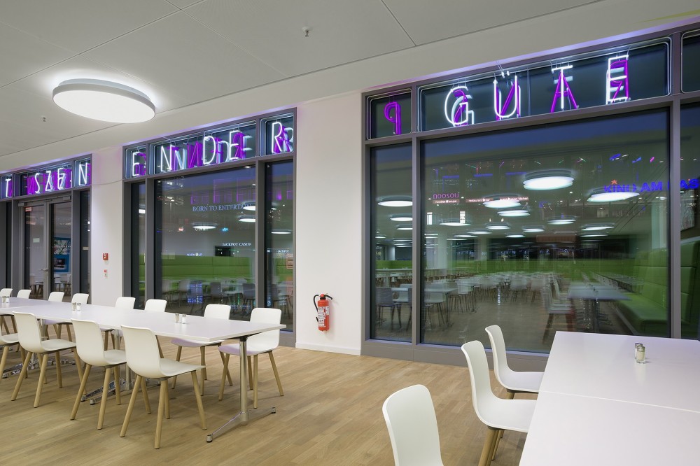 Claudia Piepenbrock — Transparentgetrennt Szenen der Gier und Güte, 2018